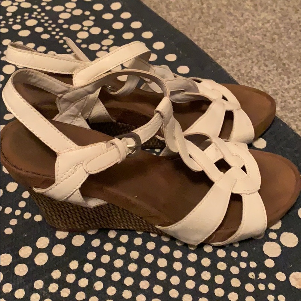 Size 7 1/2 white wedges
